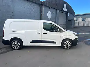 Used 2020 Peugeot Partner 850 Professional Crew Van White - Interior and Exterior details 4