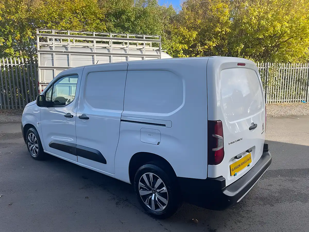 Used 2020 Peugeot Partner 850 Professional Crew Van White - Interior and Exterior details 9