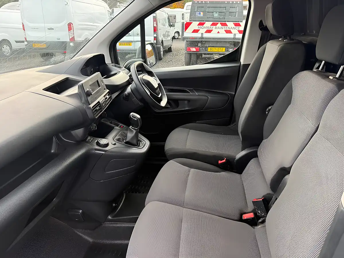Used 2020 Peugeot Partner Grip Standard Panel Van White - Interior and Exterior details 10