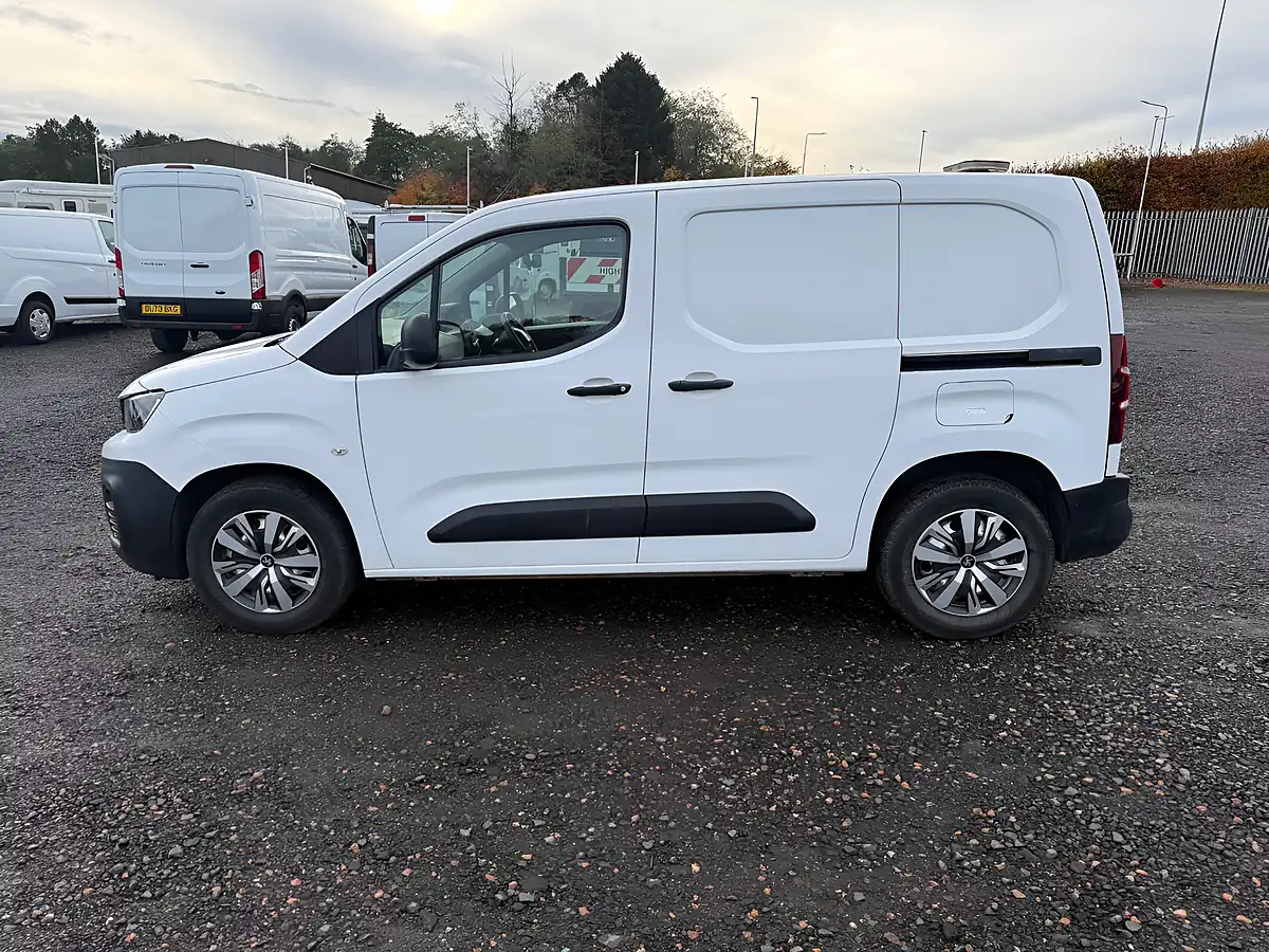 Used 2020 Peugeot Partner Grip Standard Panel Van White - Interior and Exterior details 4