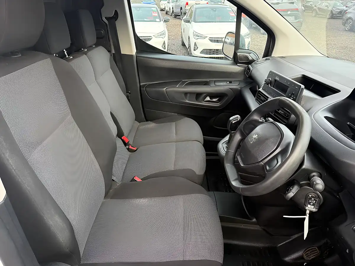 Used 2020 Peugeot Partner Grip Standard Panel Van White - Interior and Exterior details 9