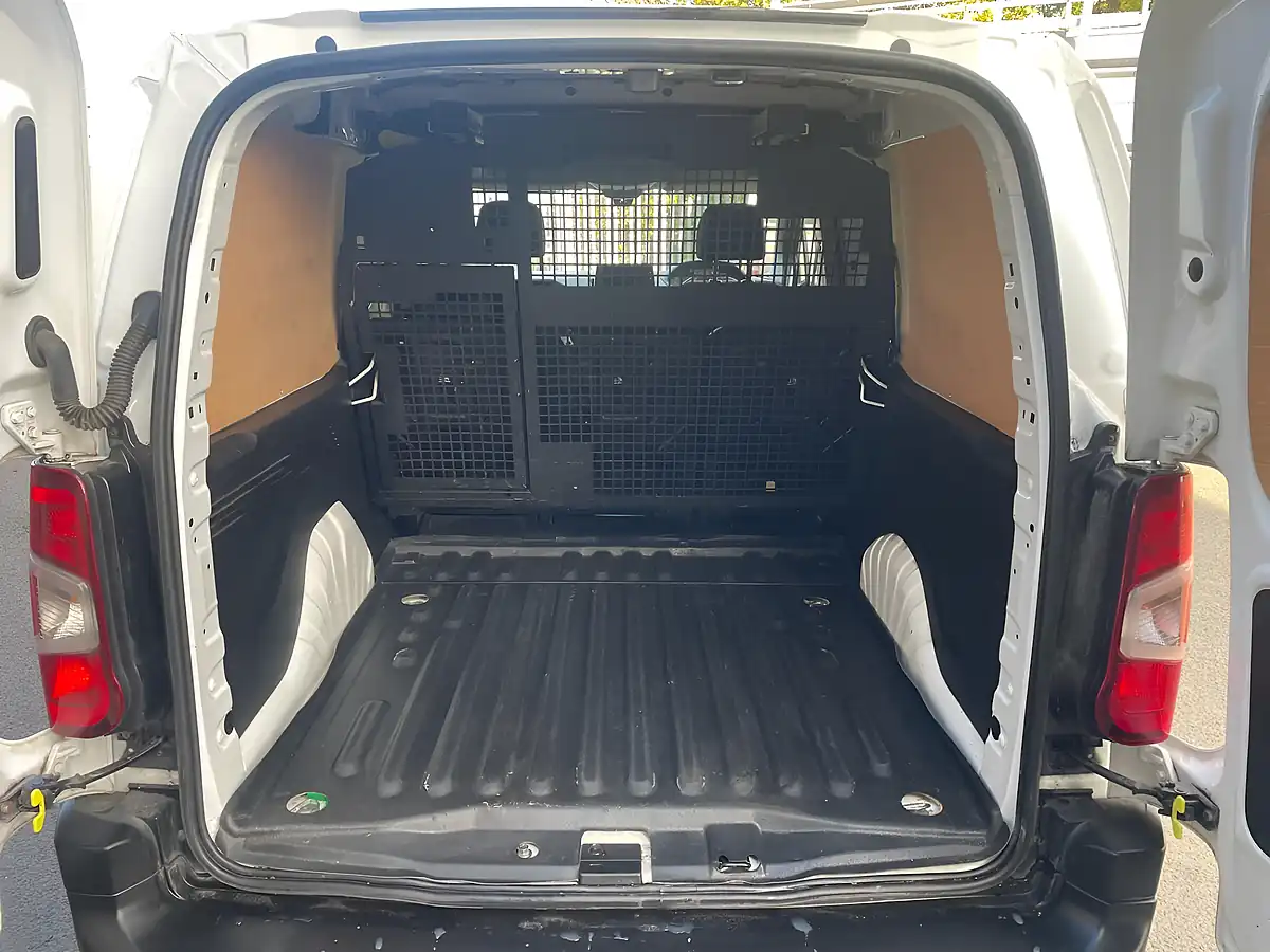 Used 2020 Peugeot Partner Professional Crew Van White - Interior and Exterior details 13