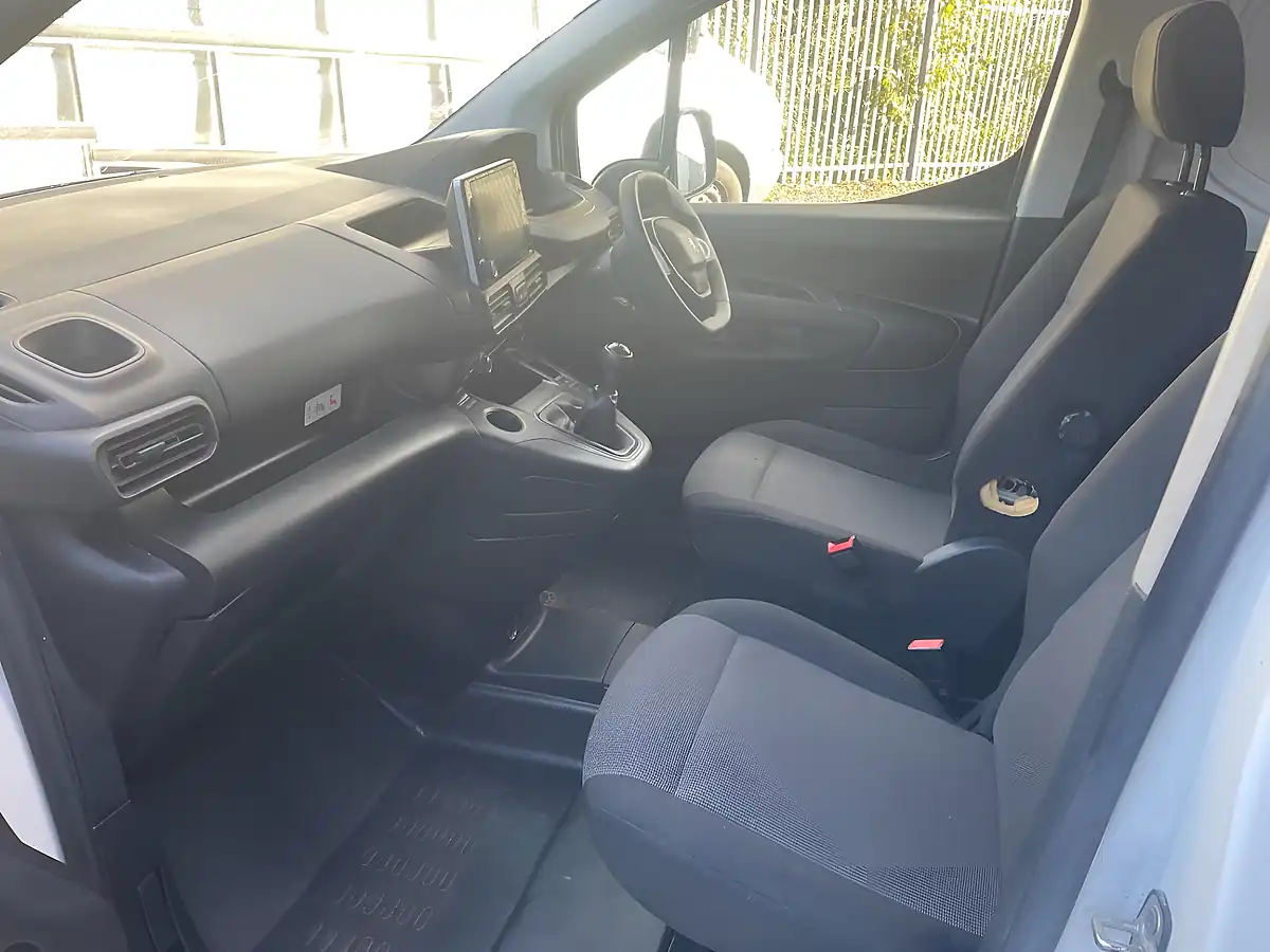 Used 2020 Peugeot Partner Professional Crew Van White - Interior and Exterior details 15