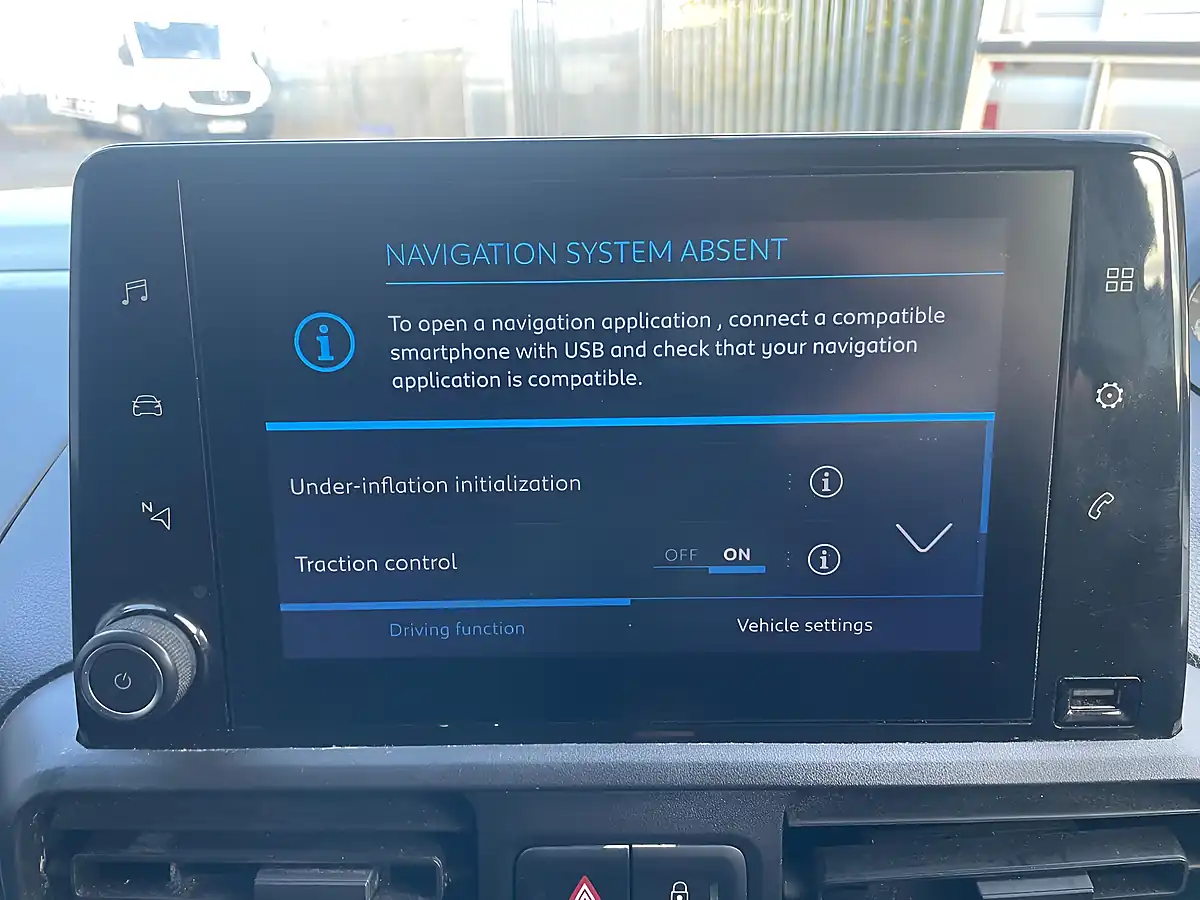 Used 2020 Peugeot Partner Professional Crew Van White - Interior and Exterior details 17