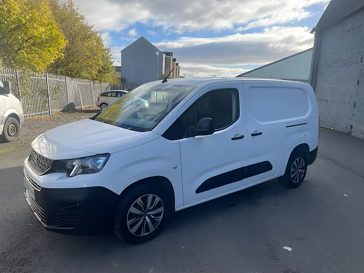 Used 2020 Peugeot Partner Professional Crew Van White - Interior and Exterior details 3