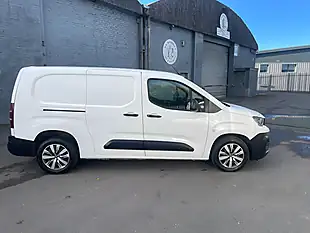 Used 2020 Peugeot Partner Professional Crew Van White - Interior and Exterior details 4