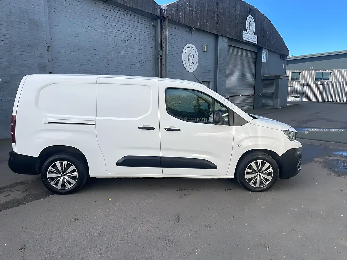 Used 2020 Peugeot Partner Professional Crew Van White - Interior and Exterior details 4