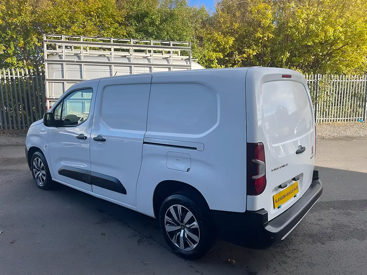 Used 2020 Peugeot Partner Professional Crew Van White - Interior and Exterior details 9