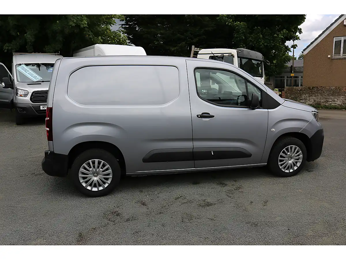 Used 2020 Peugeot Partner Professional L1 Grey - Interior and Exterior details 10