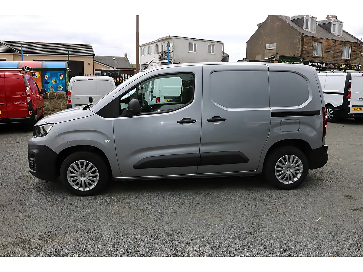 Used 2020 Peugeot Partner Professional L1 Grey - Interior and Exterior details 4