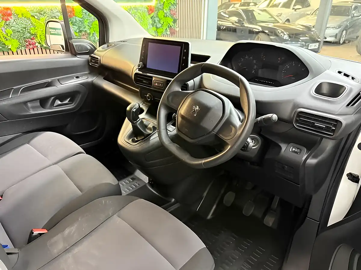 Used 2020 Peugeot Partner Professional L1 [stunning Example] White - Interior and Exterior details 10
