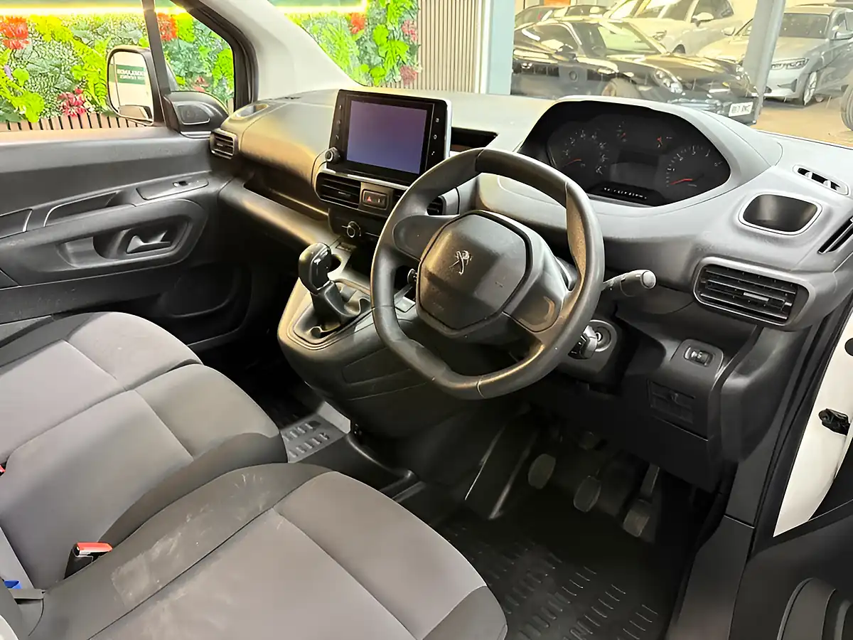 Used 2020 Peugeot Partner Professional L1 White - Interior and Exterior details 10