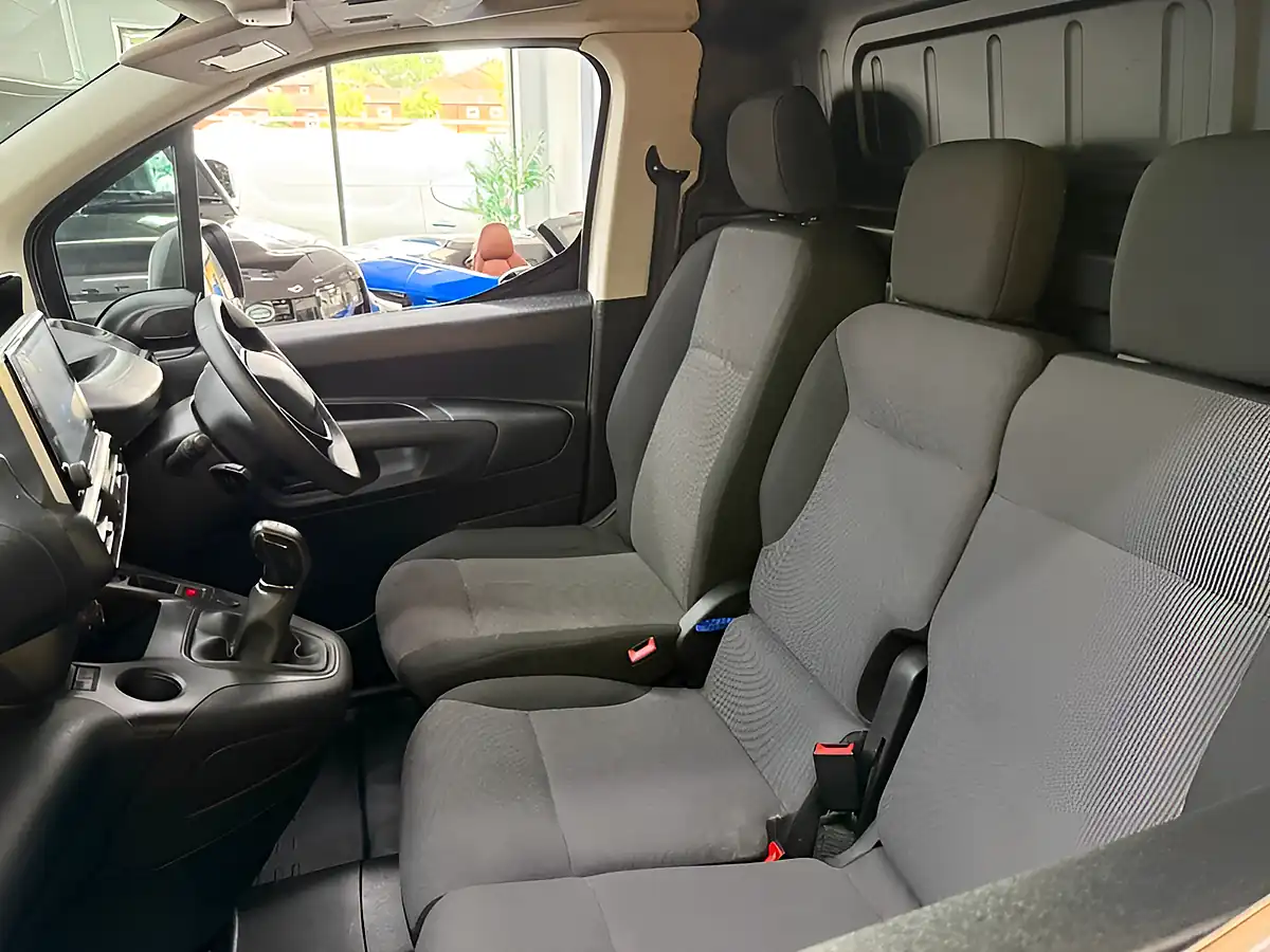 Used 2020 Peugeot Partner Professional L1 White - Interior and Exterior details 9