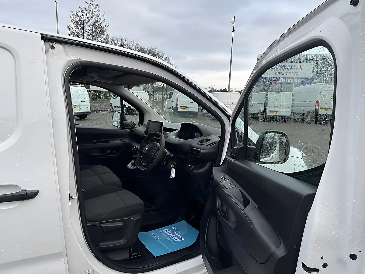 Used 2020 Peugeot Partner Professional Long - Interior and Exterior details 10