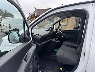 Used 2020 Peugeot Partner Professional Long - Interior and Exterior details 11