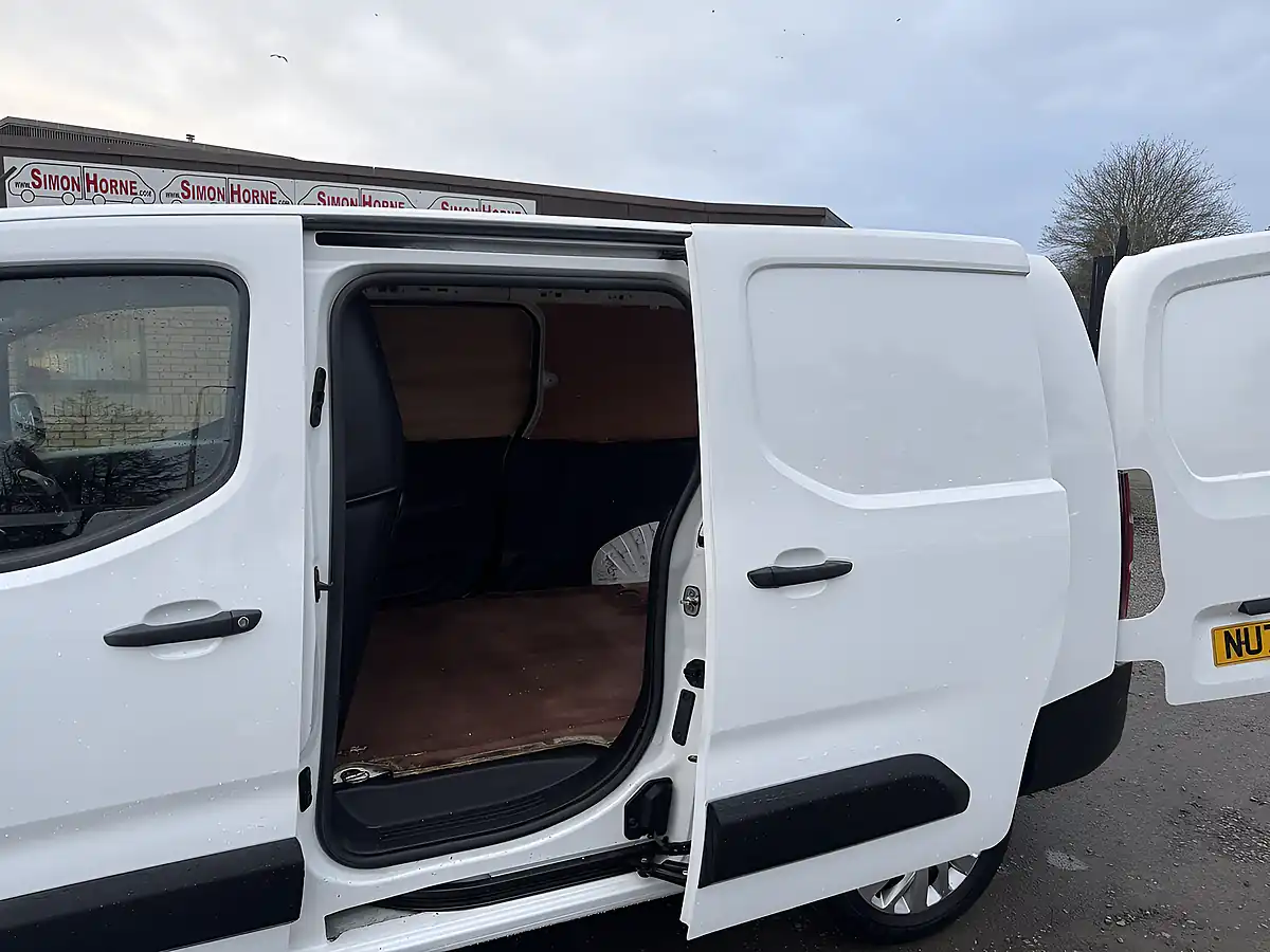 Used 2020 Peugeot Partner Professional Long - Interior and Exterior details 13