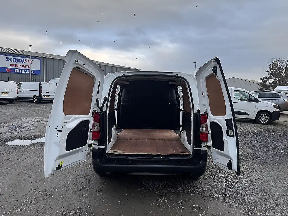 Used 2020 Peugeot Partner Professional Long - Interior and Exterior details 15
