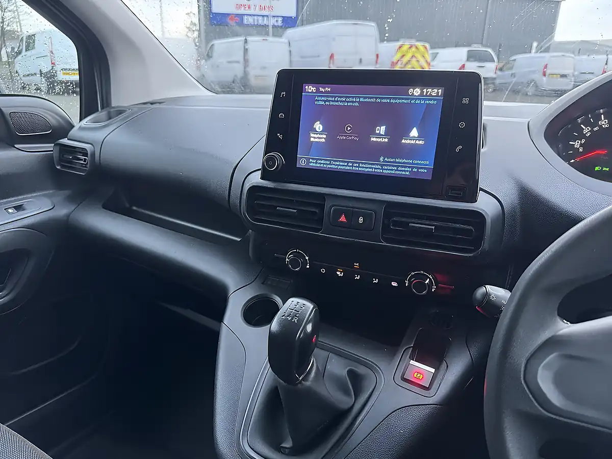 Used 2020 Peugeot Partner Professional Long - Interior and Exterior details 16