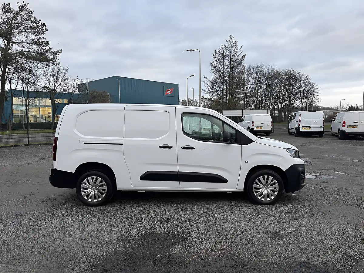 Used 2020 Peugeot Partner Professional Long - Interior and Exterior details 5