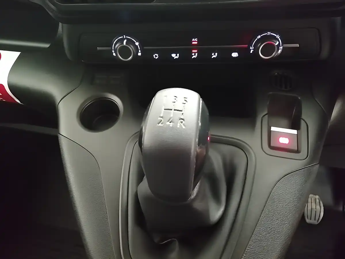 Used 2020 Peugeot Partner Professional Standard White - Interior and Exterior details 15