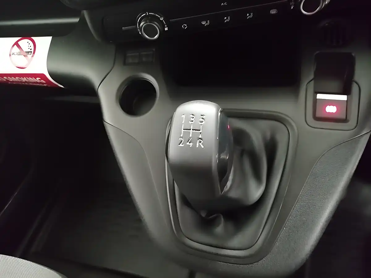 Used 2020 Peugeot Partner Professional Standard White - Interior and Exterior details 16