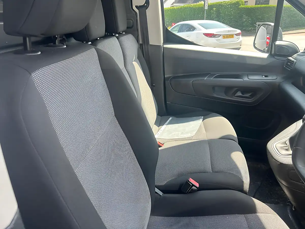 Used 2020 Peugeot Partner Professional Standard White - Interior and Exterior details 5