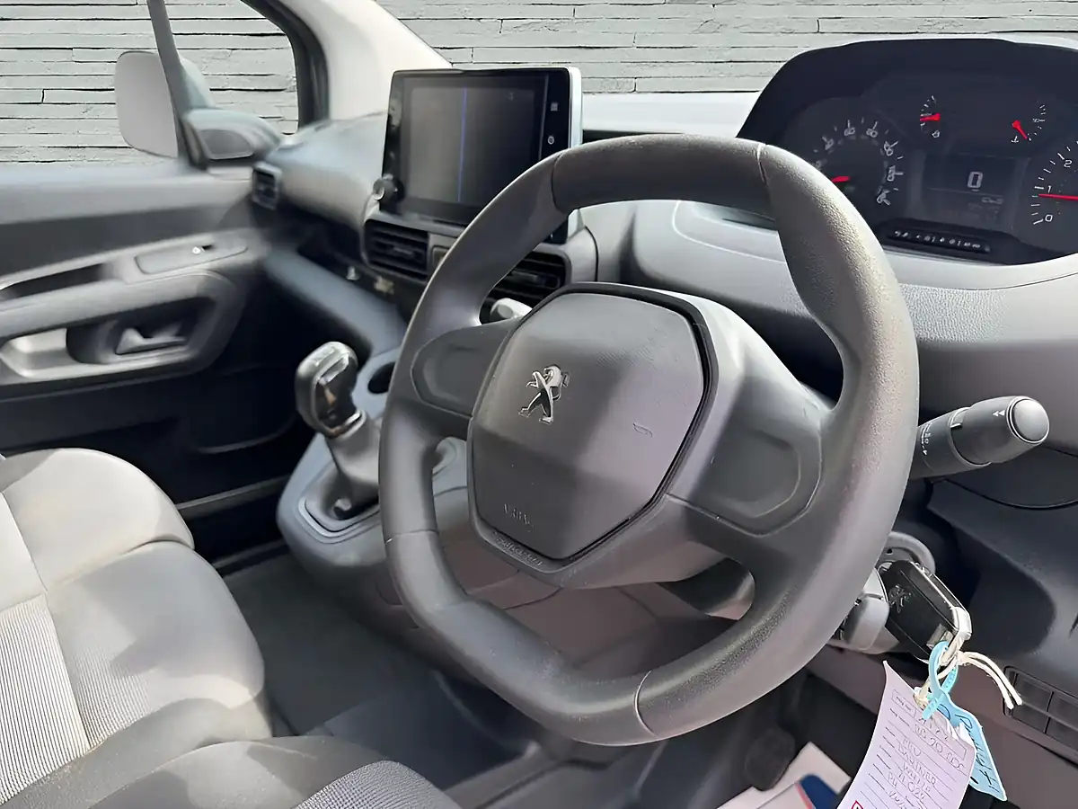 Used 2020 Peugeot Partner Professional Standard White - Interior and Exterior details 14