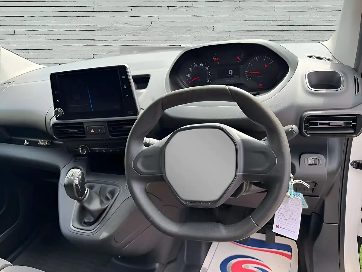 Used 2020 Peugeot Partner Professional Standard White - Interior and Exterior details 15
