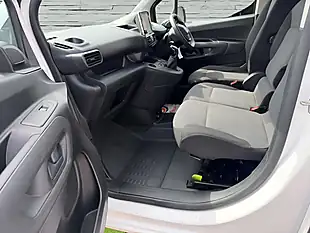 Used 2020 Peugeot Partner Professional Standard White - Interior and Exterior details 16