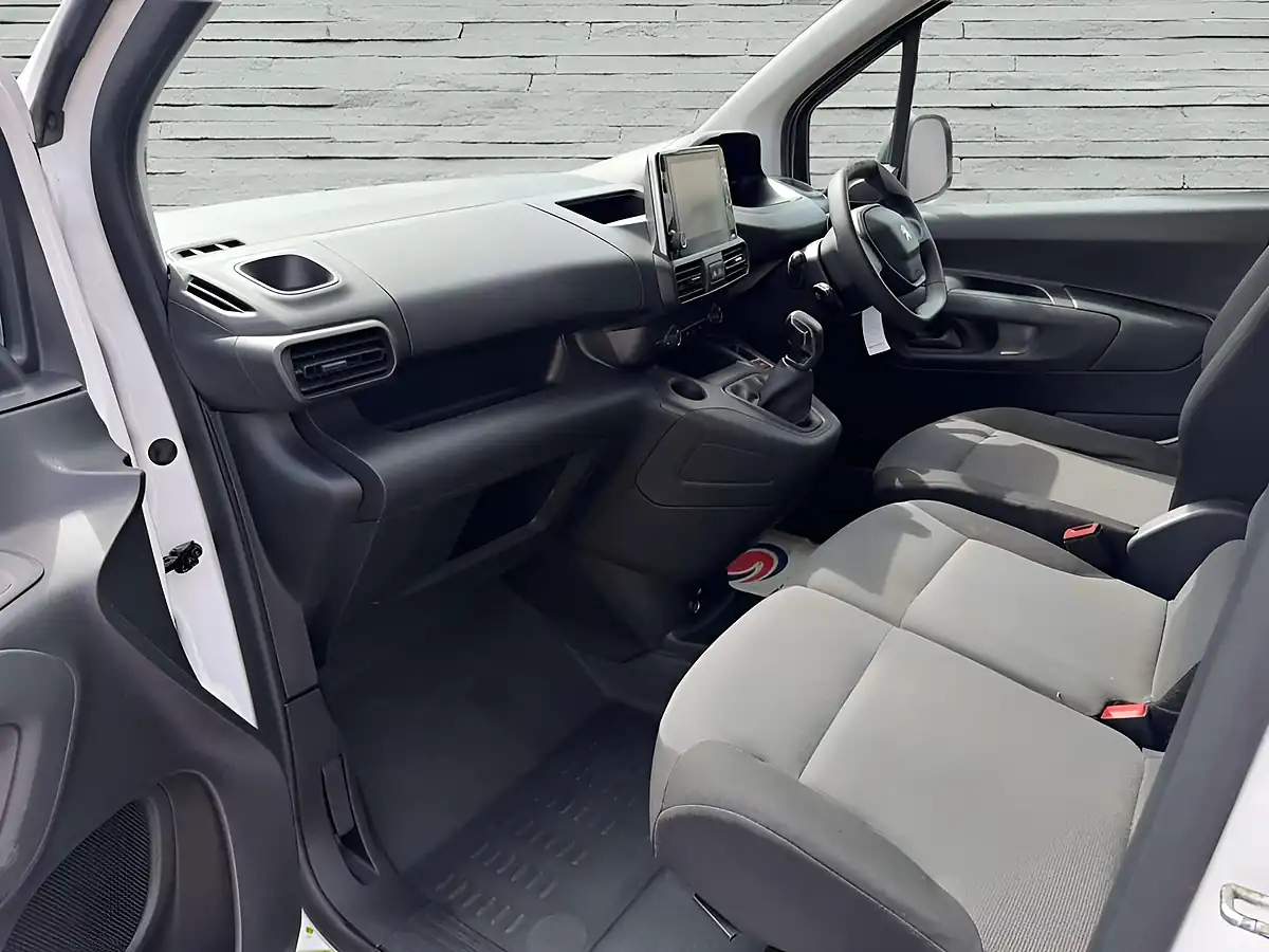 Used 2020 Peugeot Partner Professional Standard White - Interior and Exterior details 17