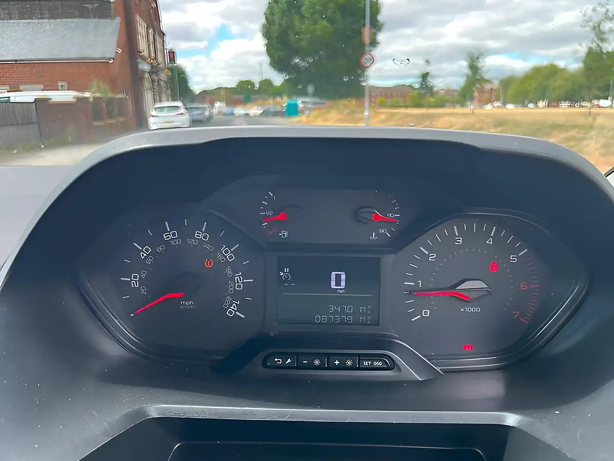 Used 2020 Peugeot Partner Professional Standard White - Interior and Exterior details 12