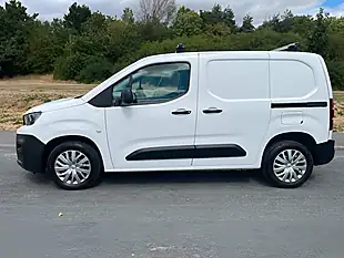 Used 2020 Peugeot Partner Professional Standard White - Interior and Exterior details 4