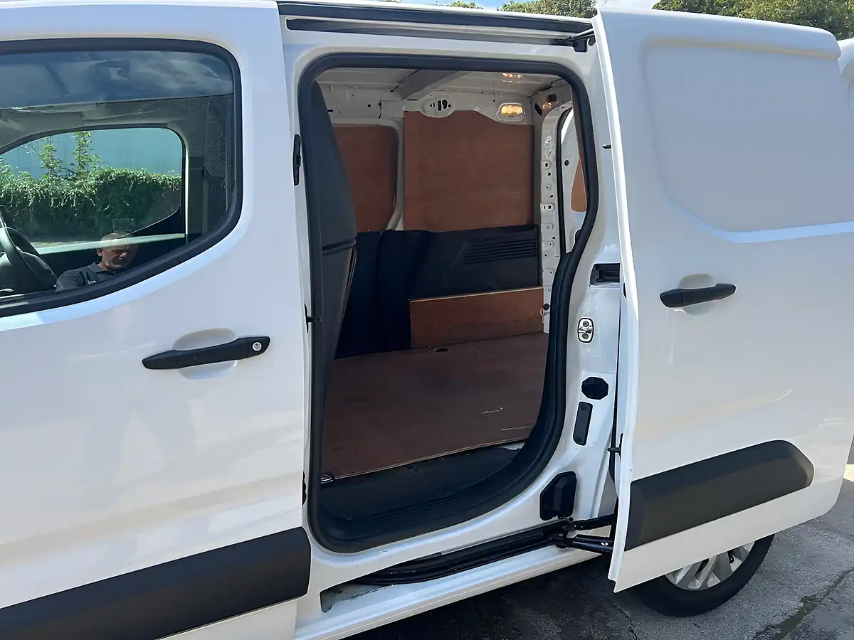 Used 2020 Peugeot Partner Professional Standard White - Interior and Exterior details 10