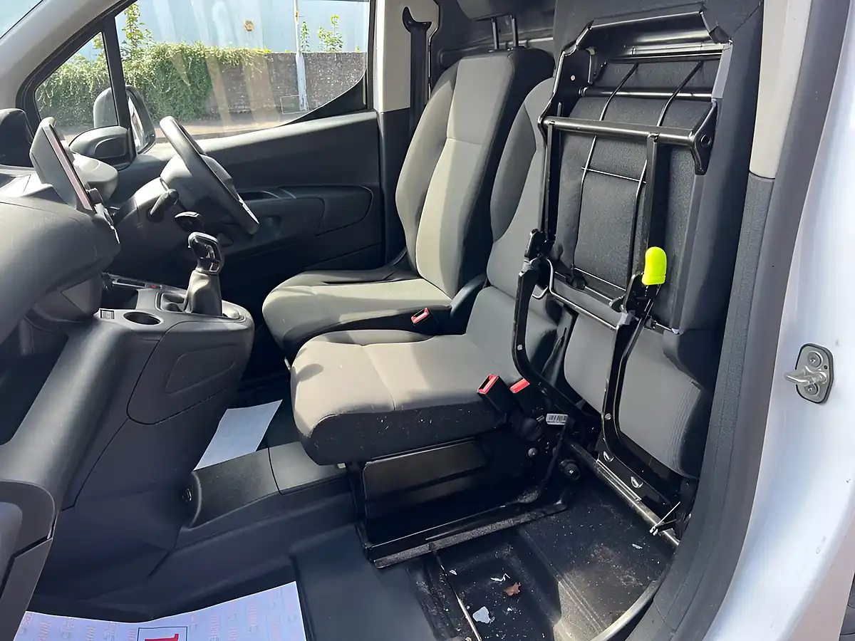 Used 2020 Peugeot Partner Professional Standard White - Interior and Exterior details 11