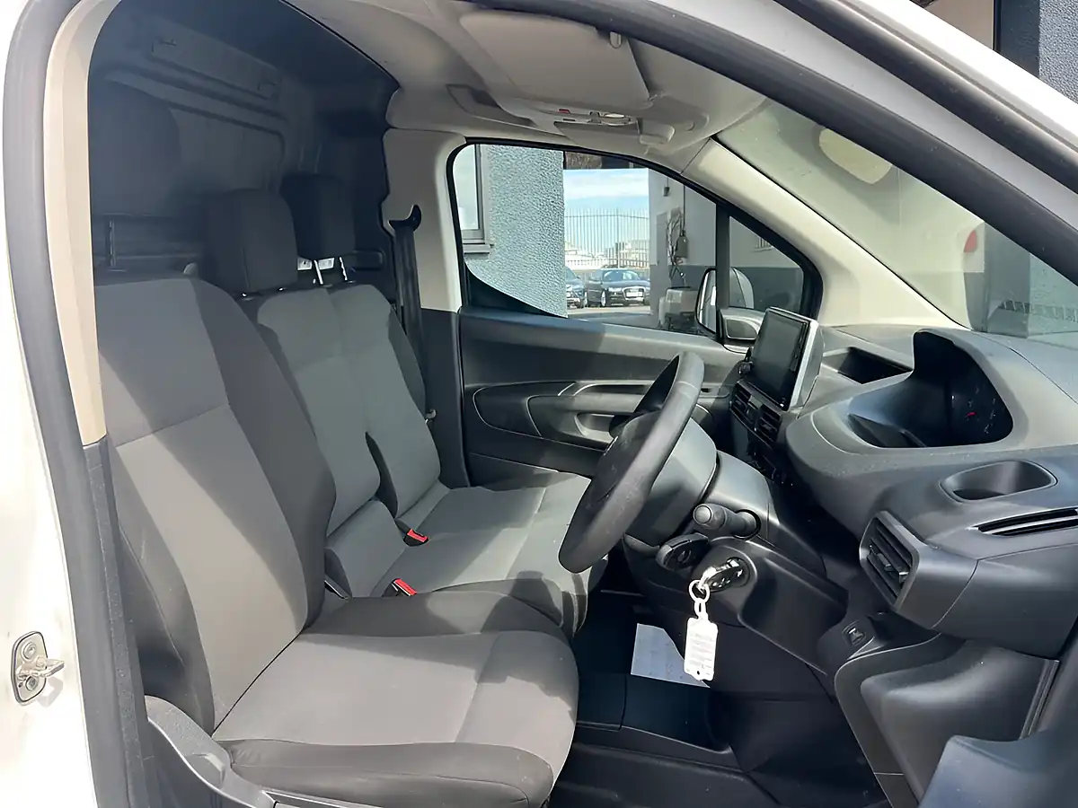 Used 2020 Peugeot Partner Professional Standard White - Interior and Exterior details 13