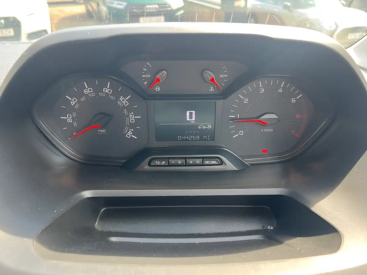Used 2020 Peugeot Partner Professional Standard White - Interior and Exterior details 16