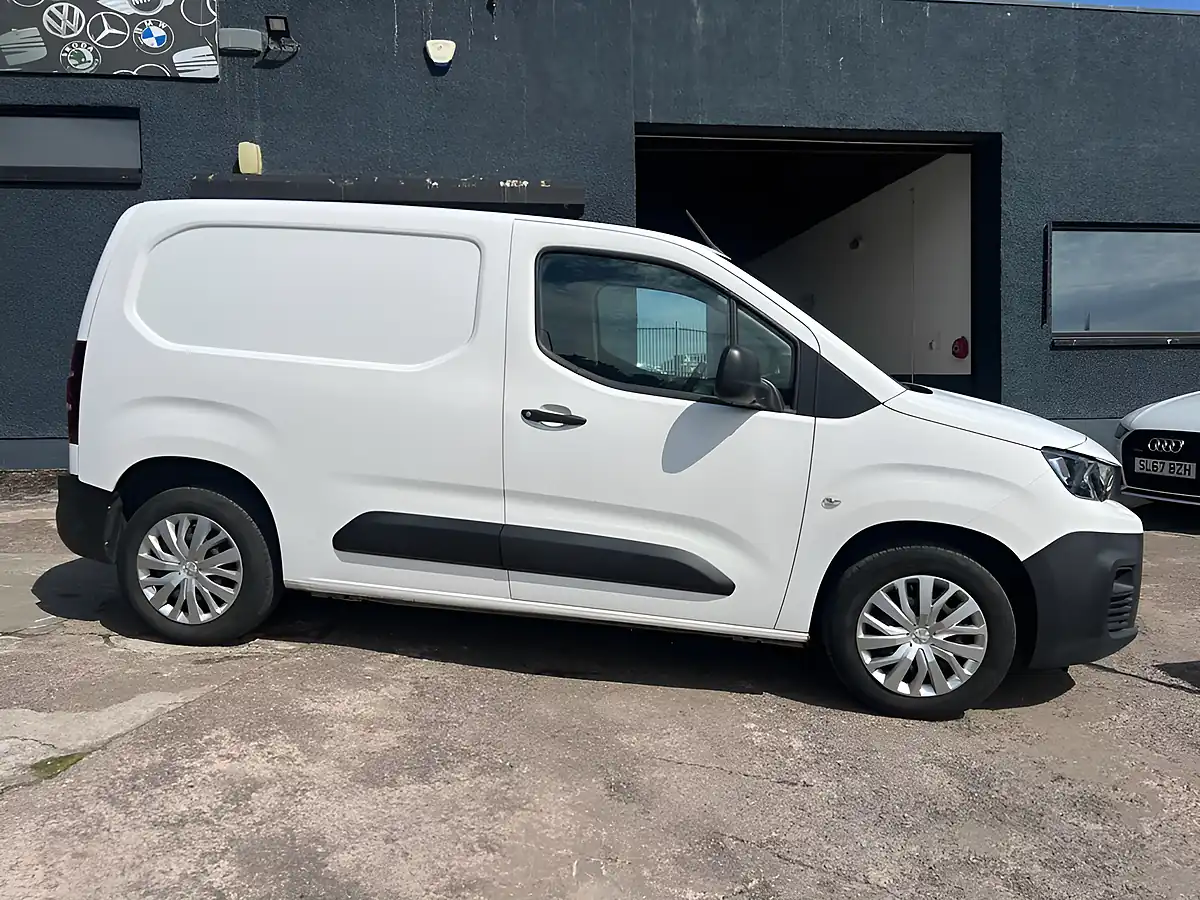 Used 2020 Peugeot Partner Professional Standard White - Interior and Exterior details 3