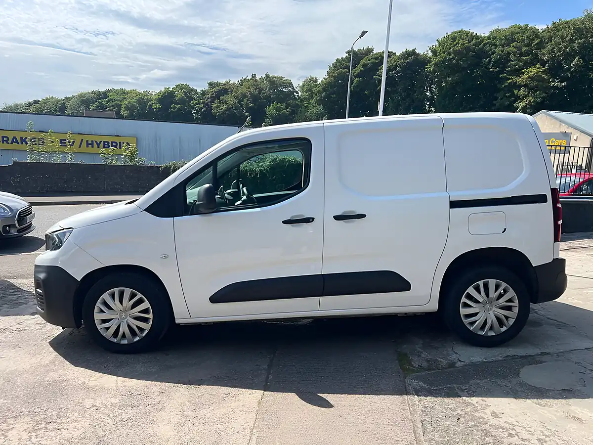 Used 2020 Peugeot Partner Professional Standard White - Interior and Exterior details 7