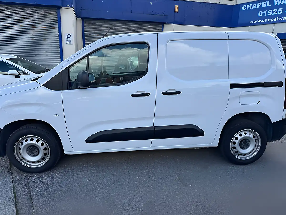 Used 2020 Peugeot Partner Professional Standard White - Interior and Exterior details 3