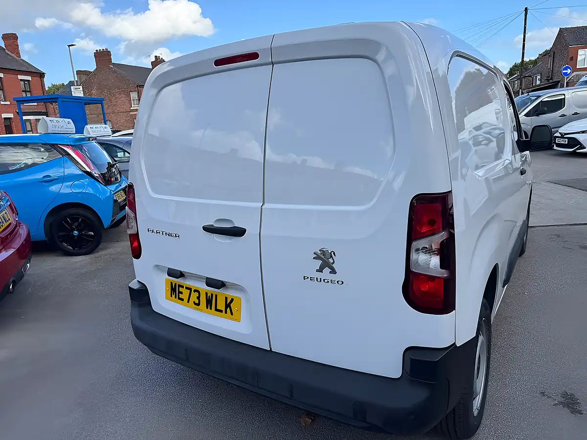 Used 2020 Peugeot Partner Professional Standard White - Interior and Exterior details 4