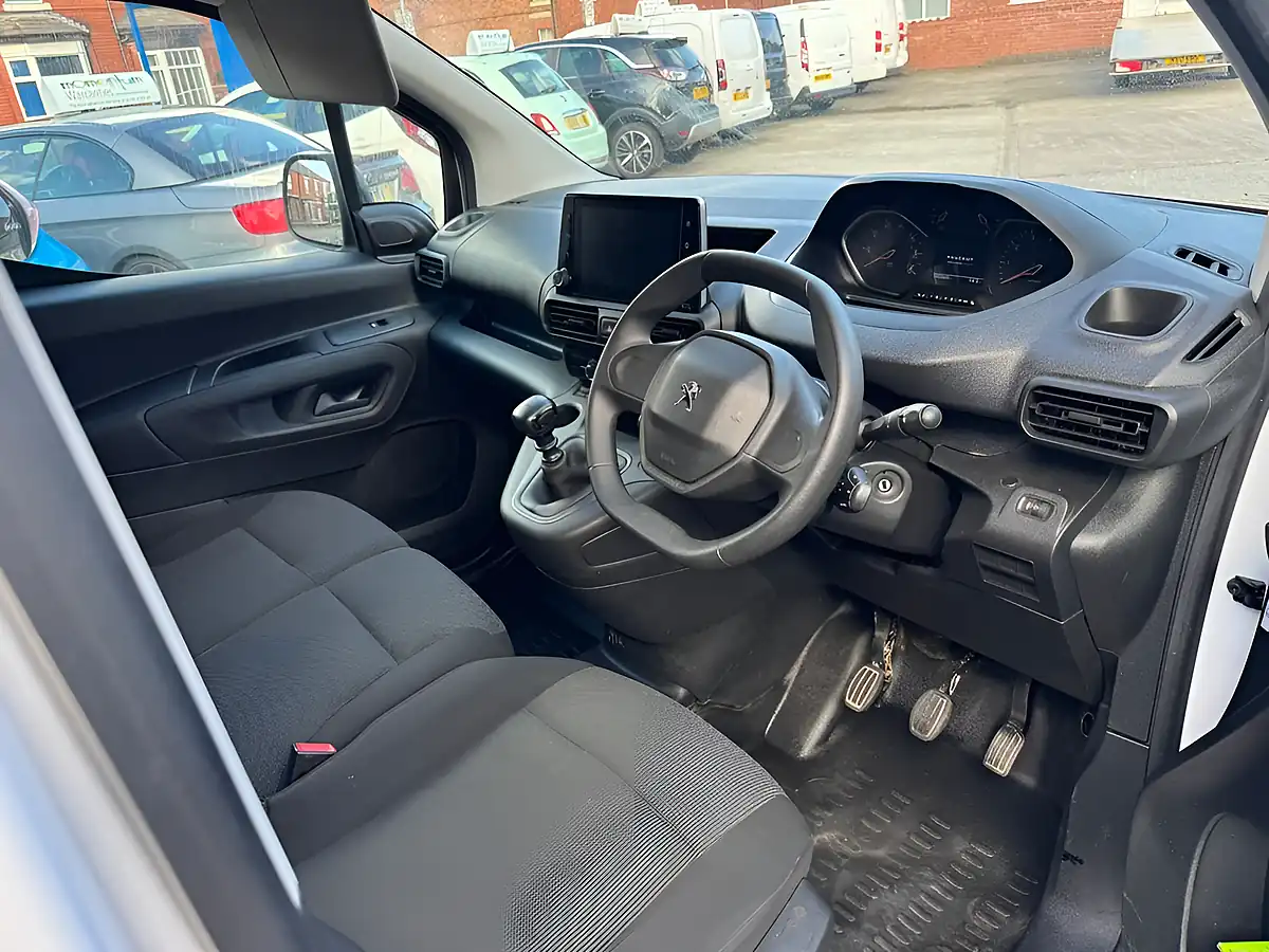 Used 2020 Peugeot Partner Professional Standard White - Interior and Exterior details 6