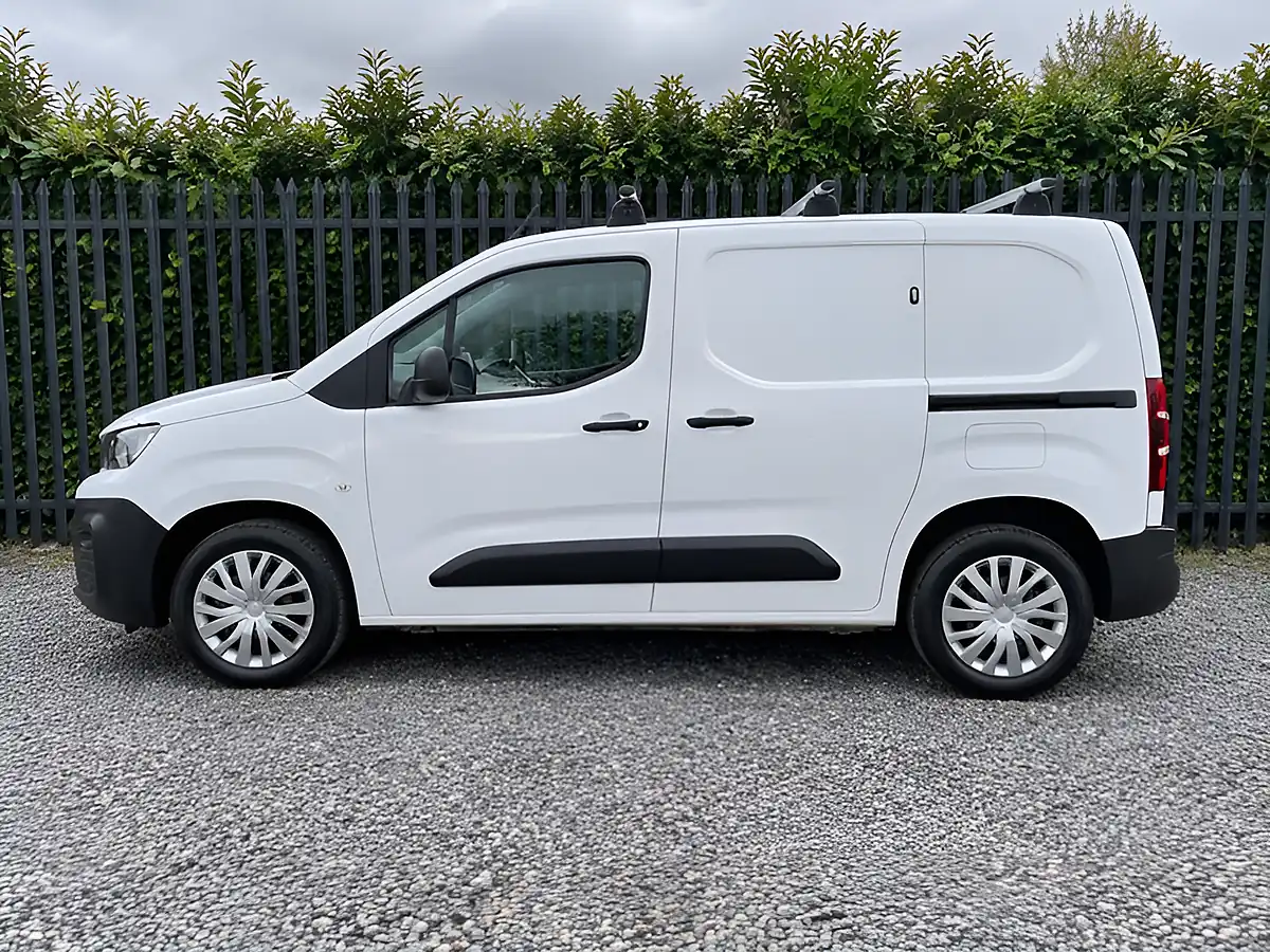 Used 2020 Peugeot Partner Professional Standard White - Interior and Exterior details 4