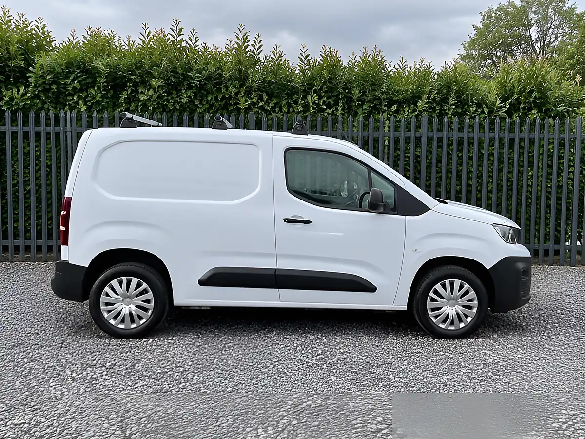 Used 2020 Peugeot Partner Professional Standard White - Interior and Exterior details 9