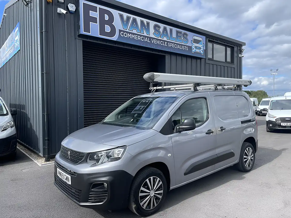 Used 2020 Peugeot Partner Professional Swb Grey - Front View