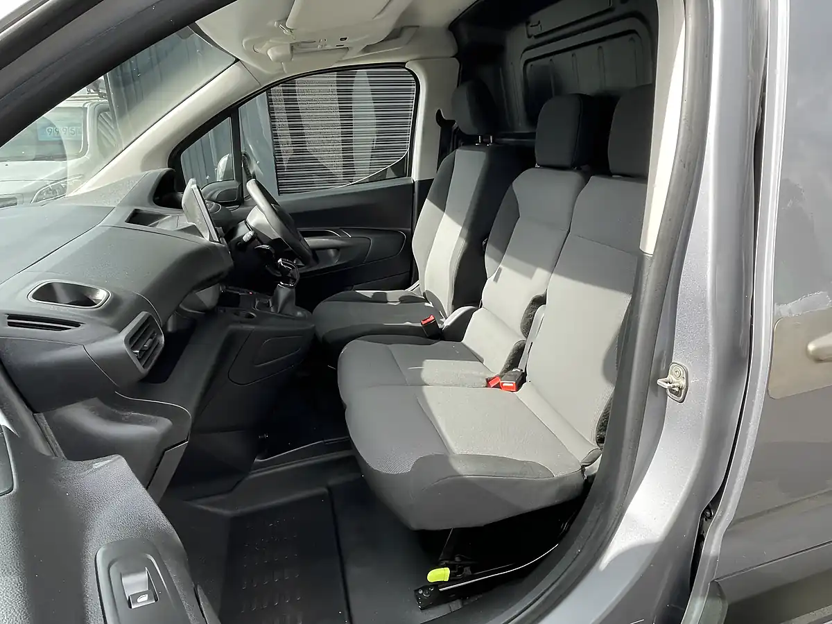 Used 2020 Peugeot Partner Professional Swb Grey - Interior and Exterior details 14