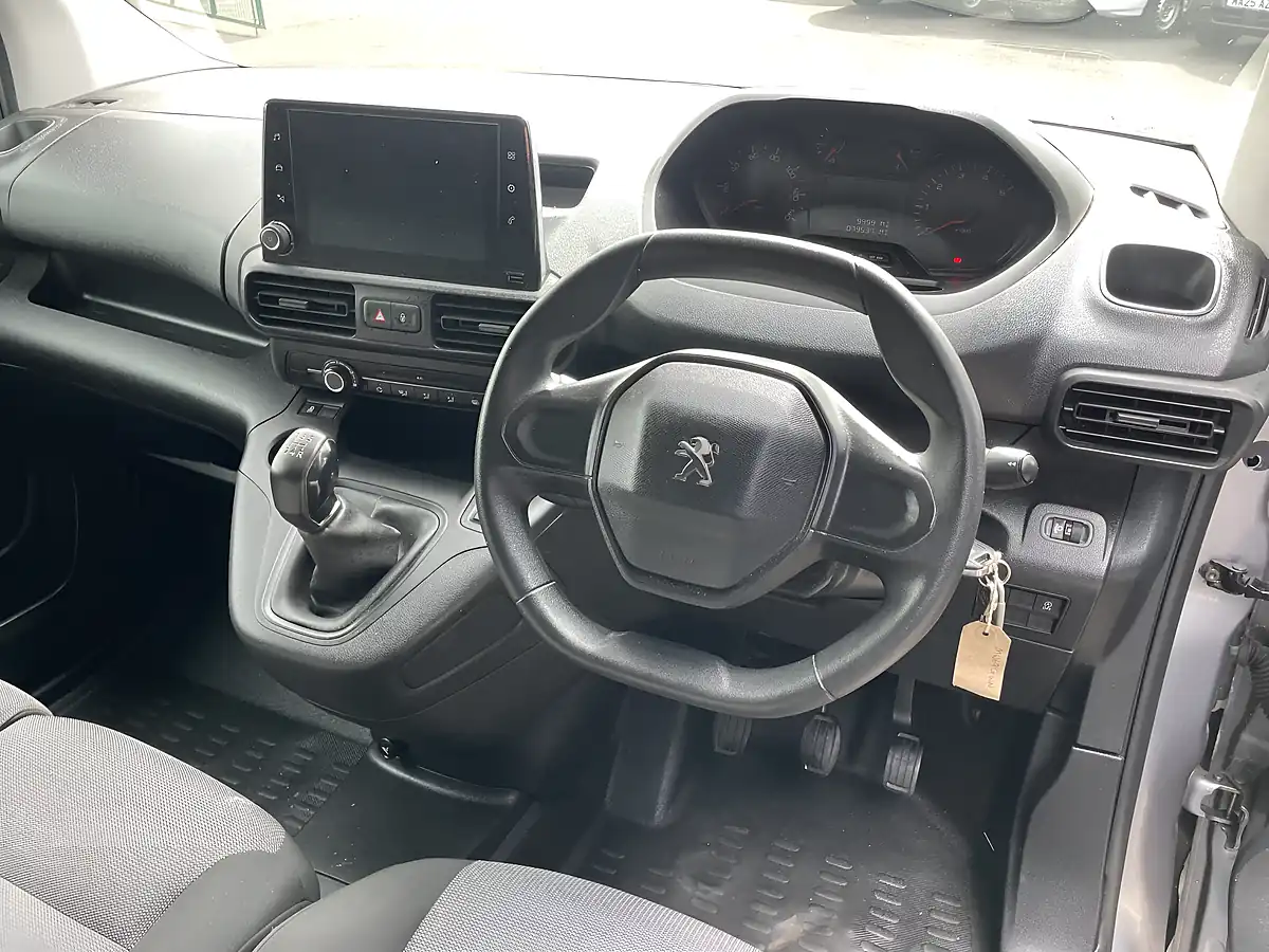 Used 2020 Peugeot Partner Professional Swb Grey - Interior and Exterior details 4