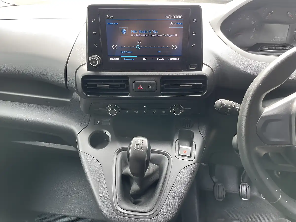Used 2020 Peugeot Partner Professional Swb Grey - Interior and Exterior details 5