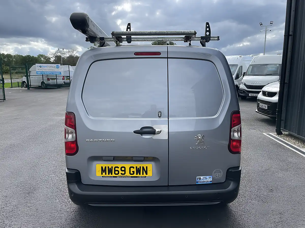 Used 2020 Peugeot Partner Professional Swb Grey - Interior and Exterior details 8
