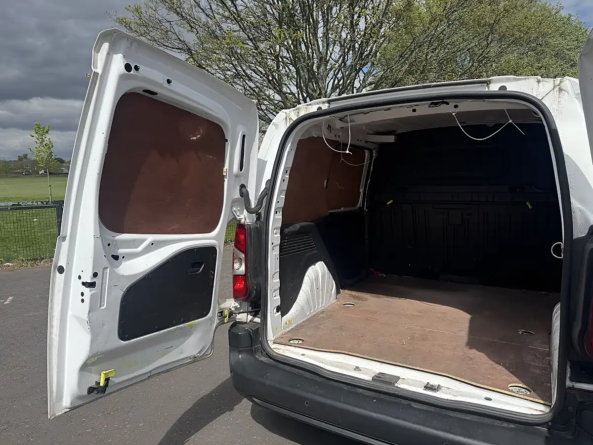 Used 2020 Peugeot Partner Professional White - Interior and Exterior details 10