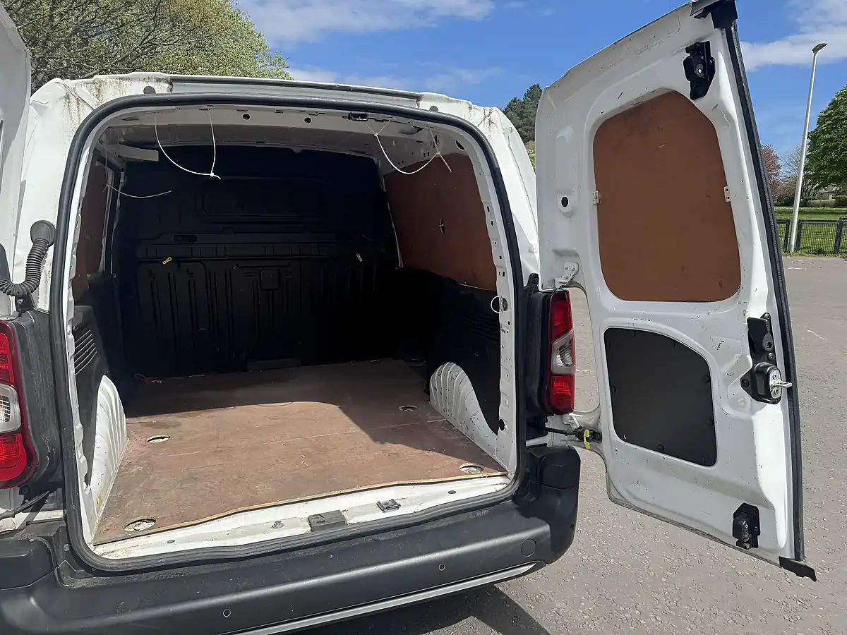 Used 2020 Peugeot Partner Professional White - Interior and Exterior details 11